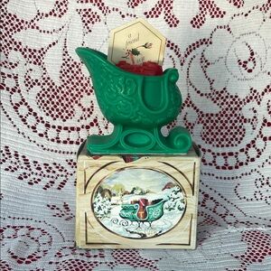 Avon Green & Red Holiday Sleigh Decor Candle in Original Box